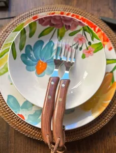 BLOOMING 18-Piece Dinner Set - Stylish and Elegant Dinnerware