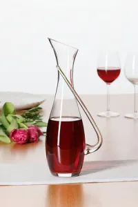 Margot carafe 1.1 l Clear Glass Carafe with Curved Handle