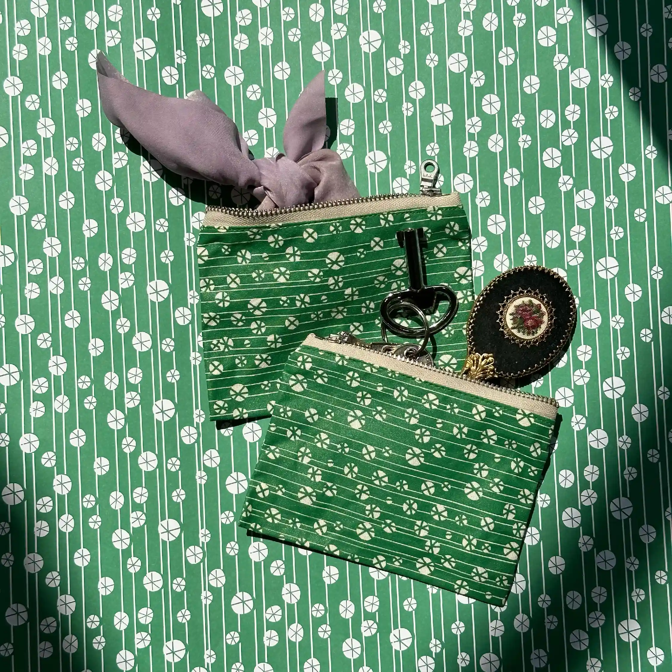 RETRO FLOWER pouch