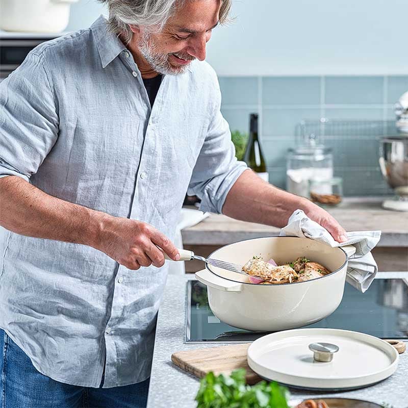 Kitchenaid CC006062-001 30 cm Cast Iron Oval casserole With Lid, Robust and Durable