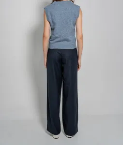 Sleeveless V-neck knit